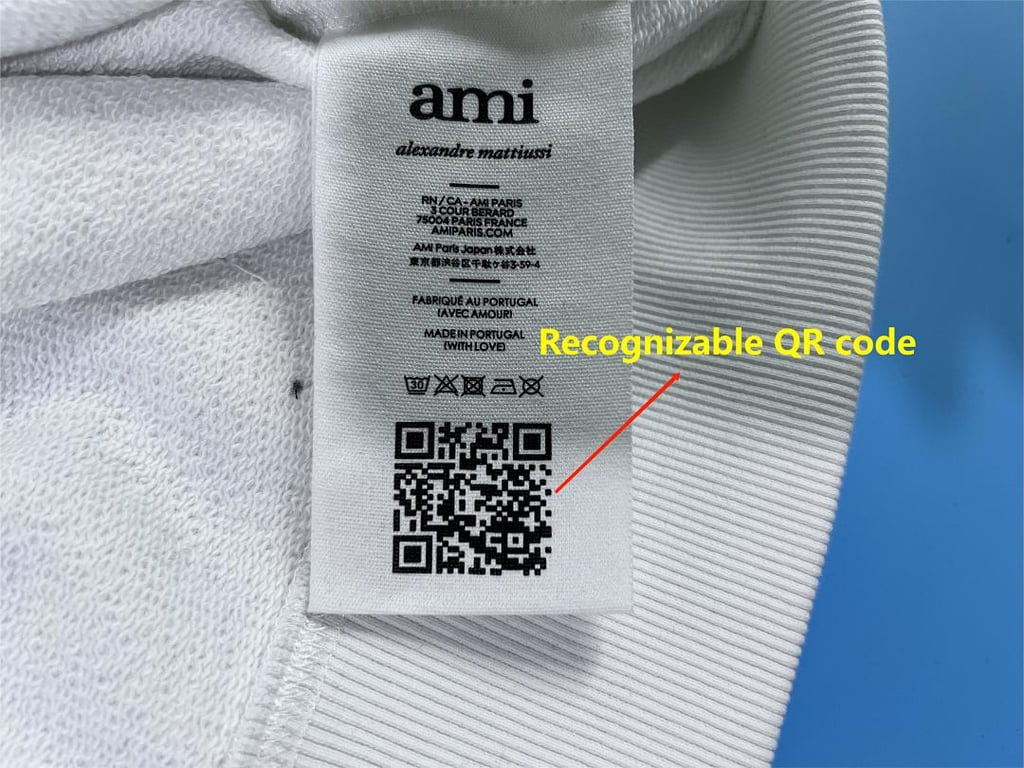 Ami Paris Embroidered Logo Sweatshirt Nautic Blue - 39