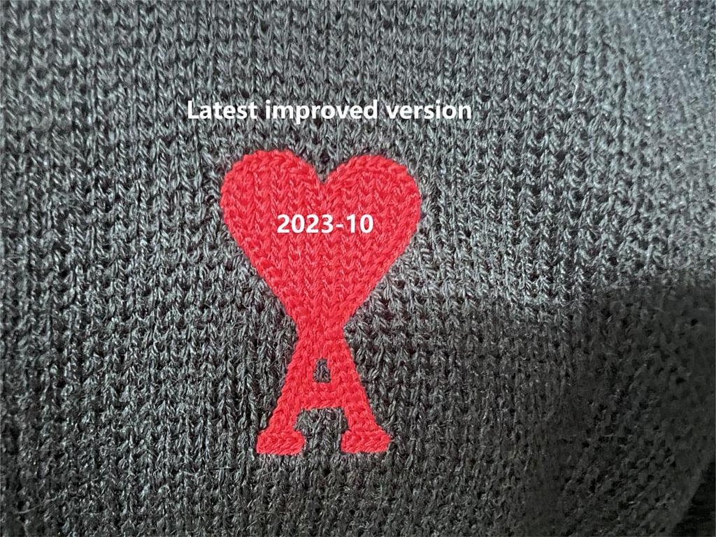 Ami Paris Classic Small Logo Crewneck Sweater - 11