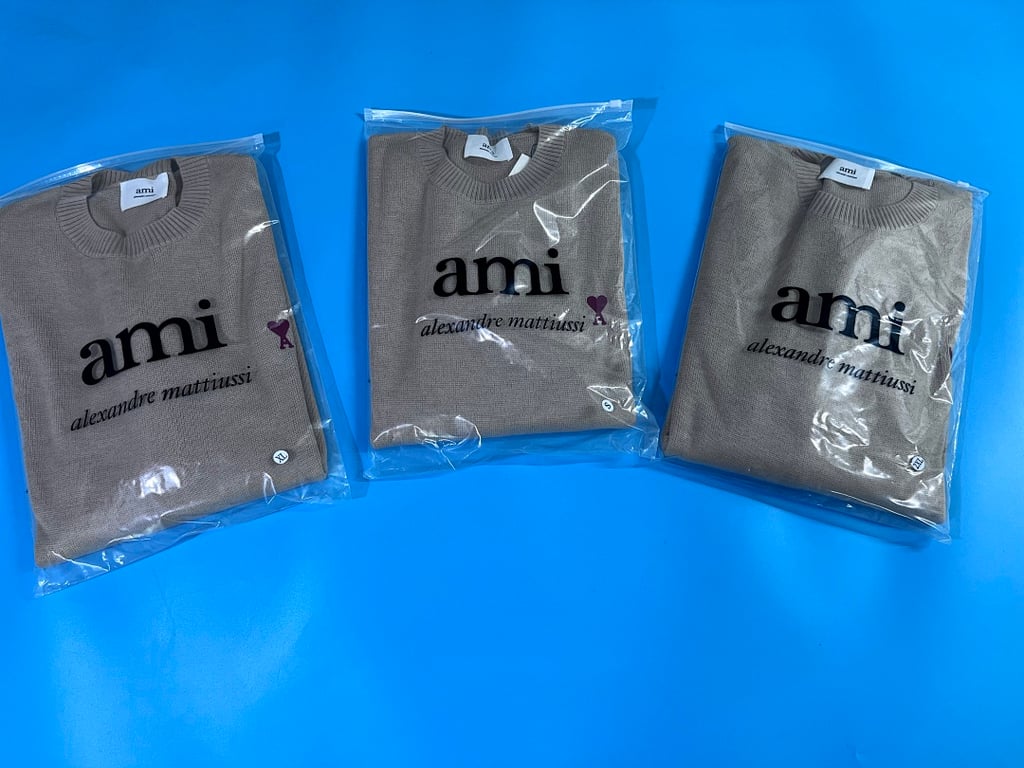 Ami Paris Classic Small Logo Crewneck Sweater - 42