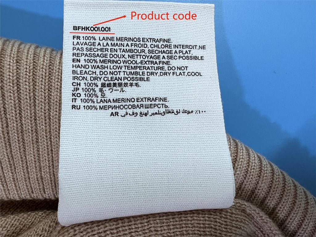Ami Paris Classic Small Logo Crewneck Sweater - 44