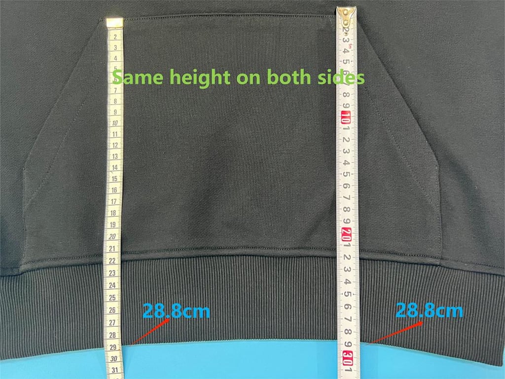 Ami Paris Small Heart Logo Hoodie - 21