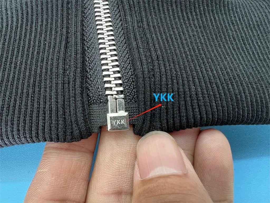 Ami Paris Ami de Coeur Zip Hoodie - 17