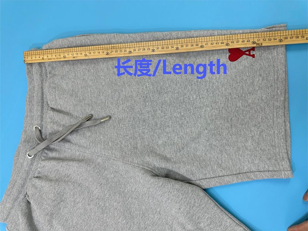 Ami Paris Ami de Coeur Sweat Shorts - 23
