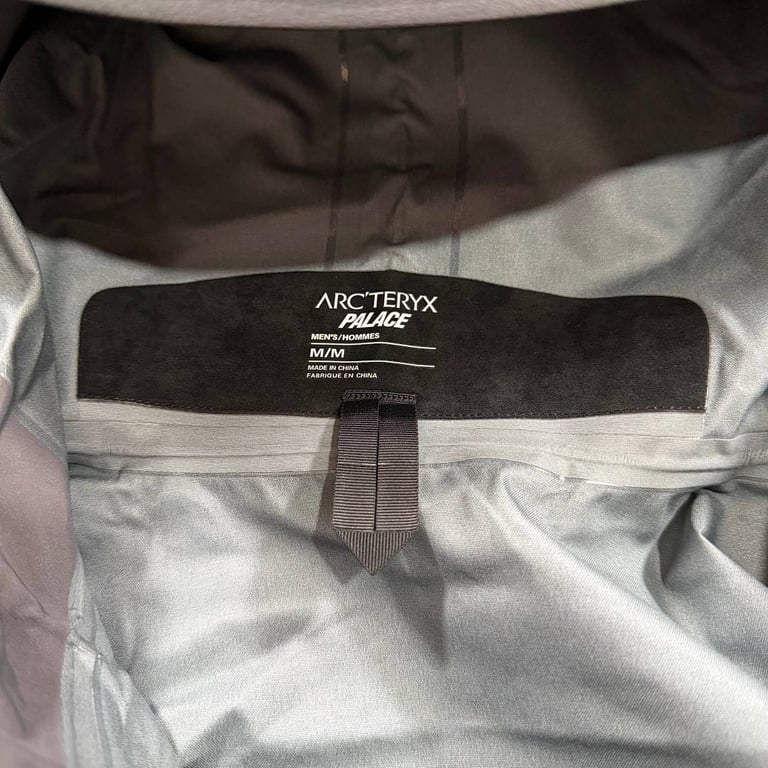 Arc'teryx x Palace Shell Jacket Grey Black - 2