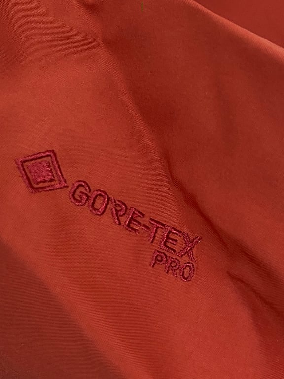 Arc'teryx Alpha SV Hardshell Jacket Burgundy - 10