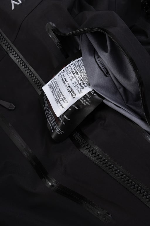 Arc'teryx Alpha SV Jacket Black - 17