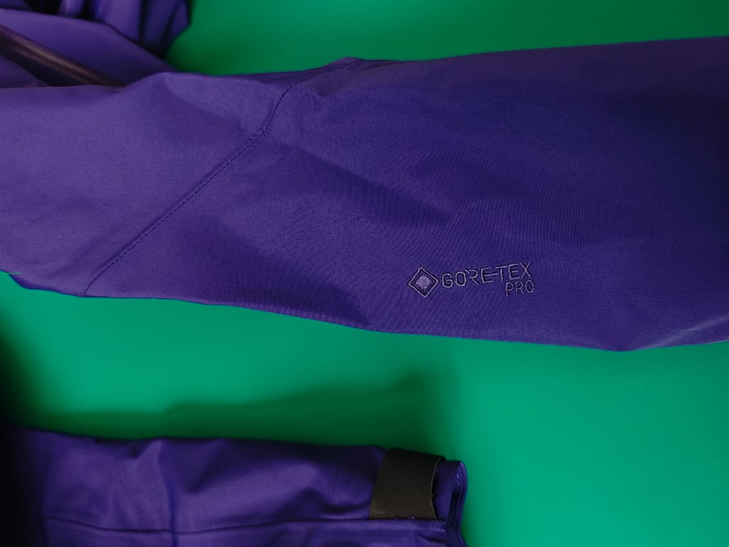 Arc'teryx Alpha SV Jacket Purple - 11