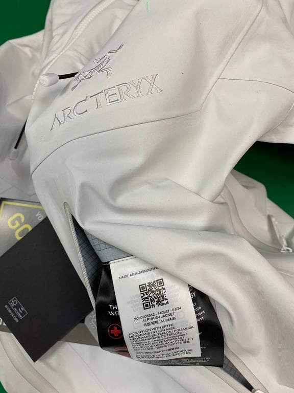 Arc'teryx Alpha SV Jacket Polar White - 12