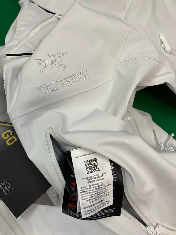 Arc'teryx Alpha SV Jacket Polar White - 14