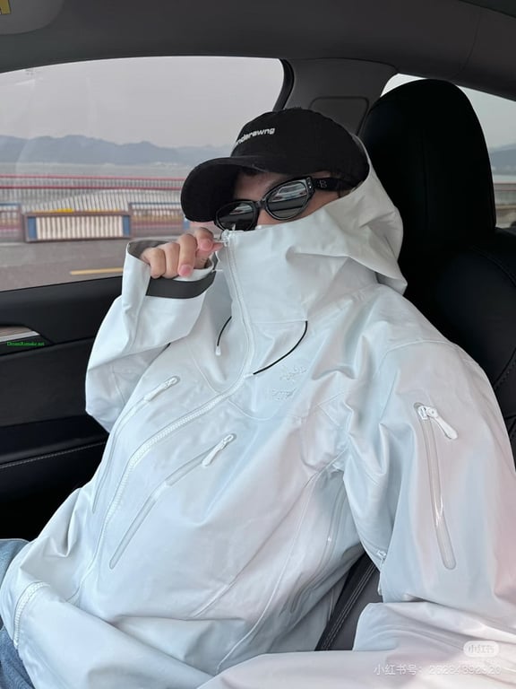 Arc'teryx Alpha SV Jacket Polar White - 17