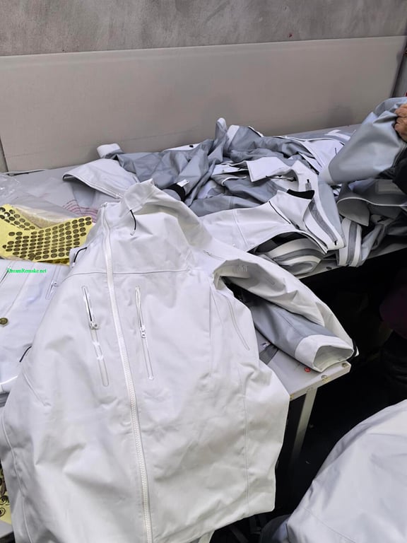Arc'teryx Alpha SV Jacket Polar White - 31