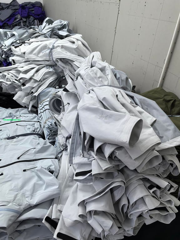 Arc'teryx Alpha SV Jacket Polar White - 35