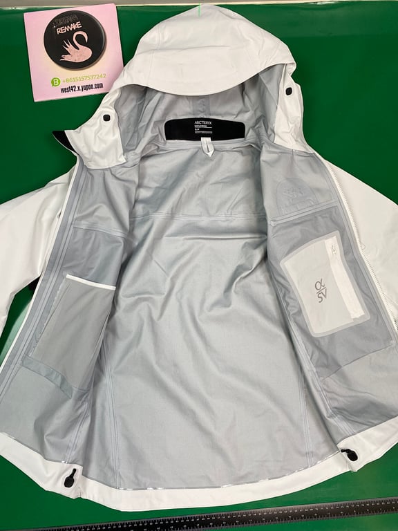 Arc'teryx Alpha SV Jacket Polar White - 5