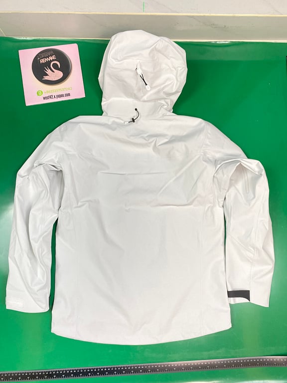 Arc'teryx Alpha SV Jacket Polar White - 6