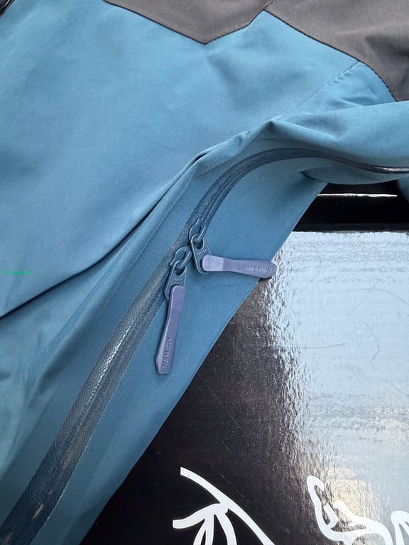 Arc'teryx Alpha SV Jacket Black Blue - 7