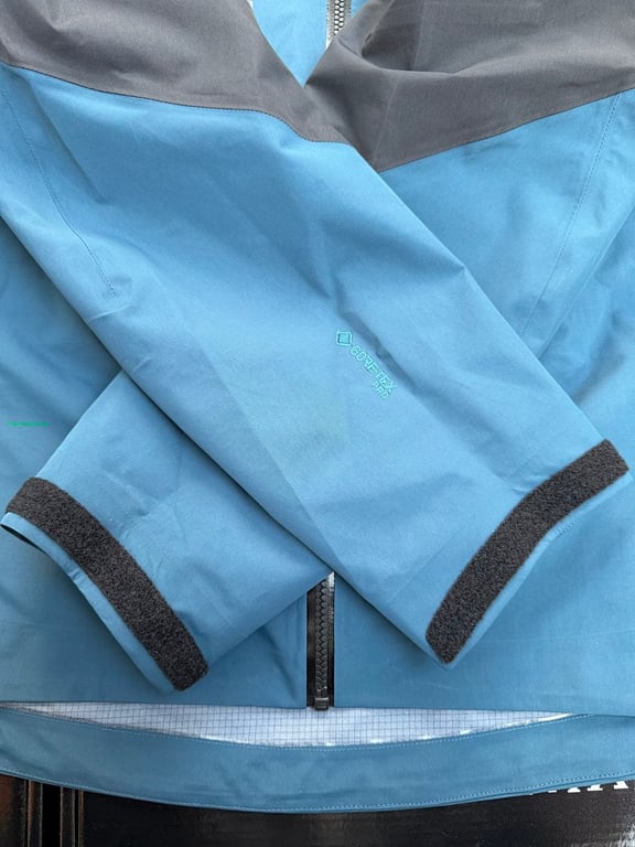 Arc'teryx Alpha SV Jacket Black Blue - 8