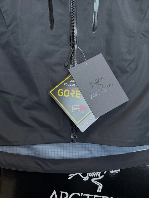 Arc'teryx SV Jacket Black Gold - 10