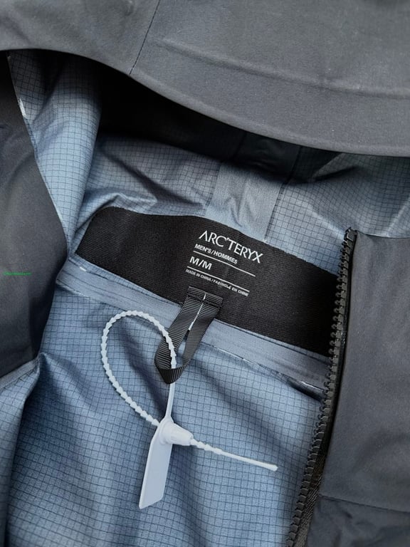 Arc'teryx SV Jacket Black Gold - 11