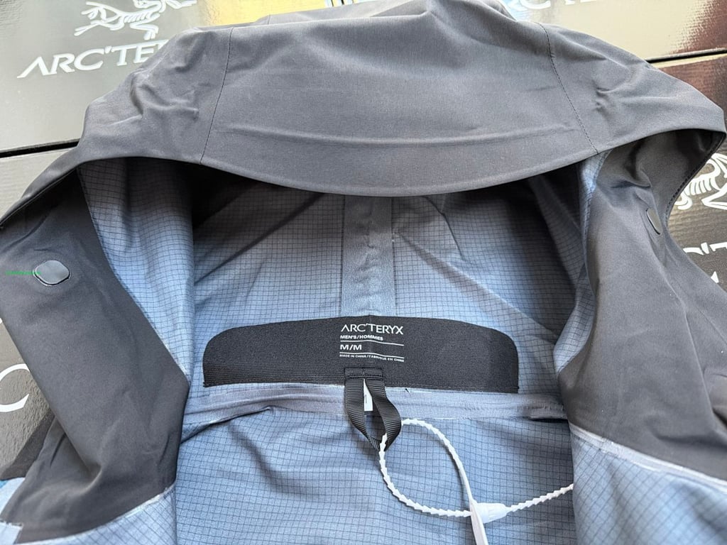 Arc'teryx SV Jacket Black Gold - 3