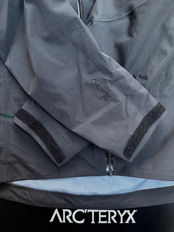 Arc'teryx SV Jacket Black Gold - 9