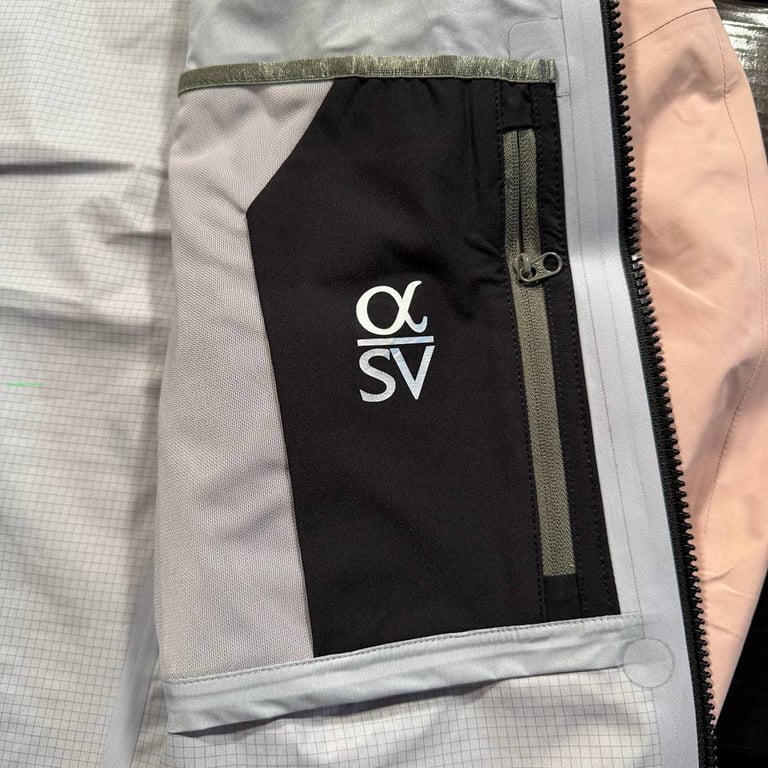 Arc'teryx Alpha SV Jacket Pink - 2