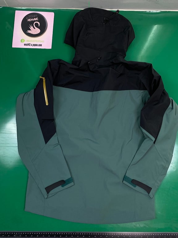 Arc'teryx Alpha SV Jacket Dark Magic - 12