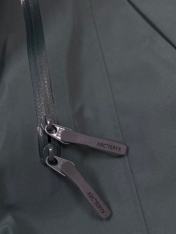 Arc'teryx Alpha SV Jacket Dark Magic - 7