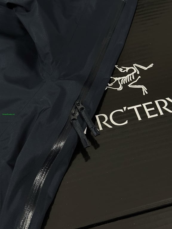 Arc'teryx Beta LT Jacket Navy Nylon - 12