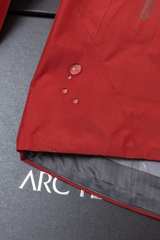 Arc'teryx Gore-Tex Shell Jacket Red - 22