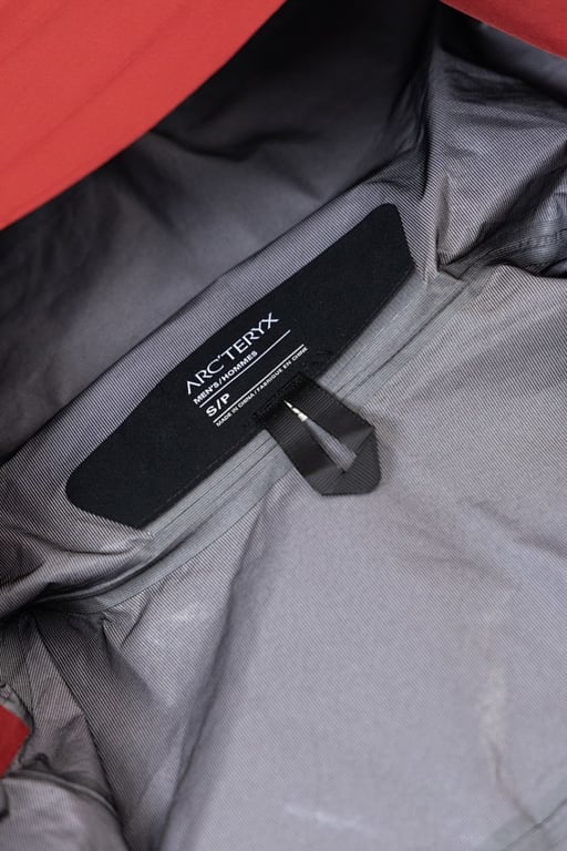 Arc'teryx Gore-Tex Shell Jacket Red - 28