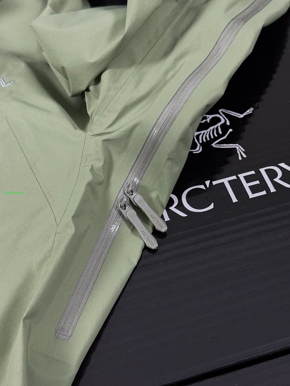 Arc'teryx Gore-Tex Shell Jacket Green - 19
