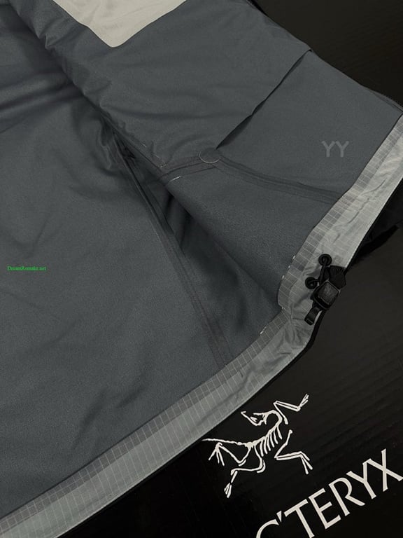 Arc'teryx Beta Lightweight Jacket Black - 21