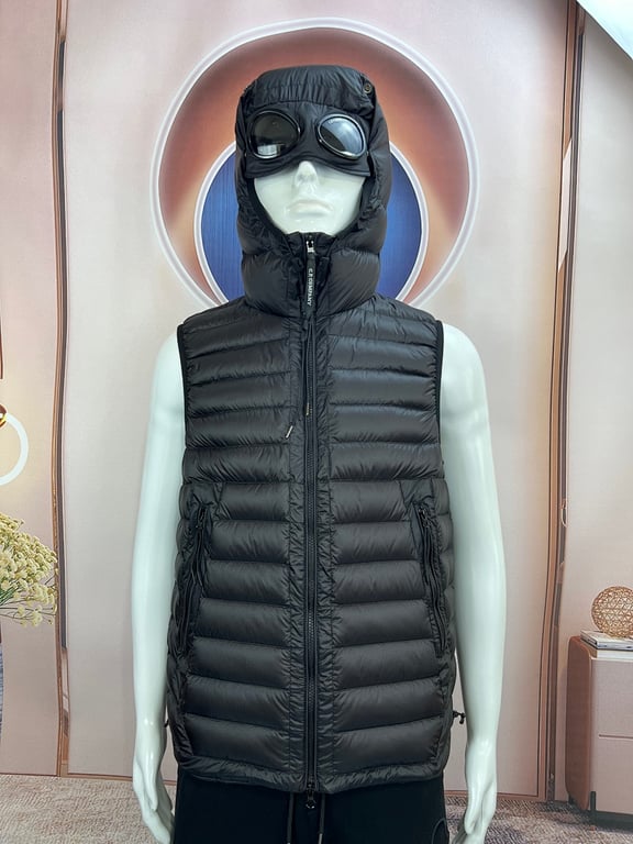C.P. Company Quilted Goggle Hooded Down Gilet Black - 5