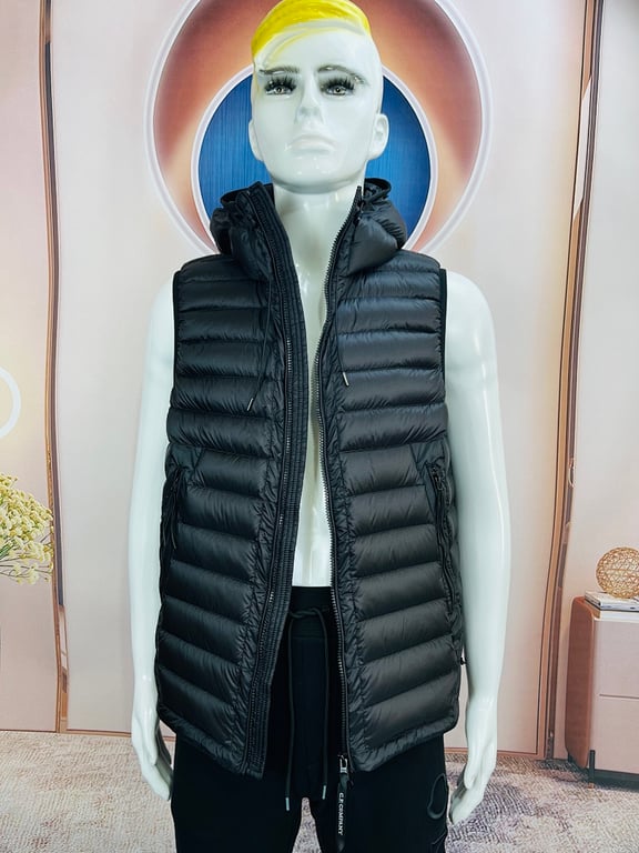 C.P. Company Quilted Goggle Hooded Down Gilet Black - 8