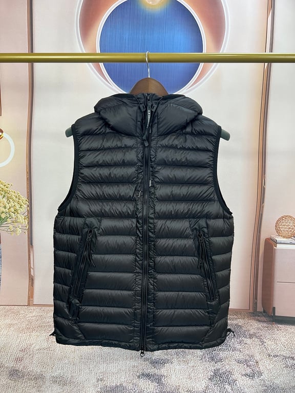 C.P. Company Quilted Goggle Hooded Down Gilet Black - 9