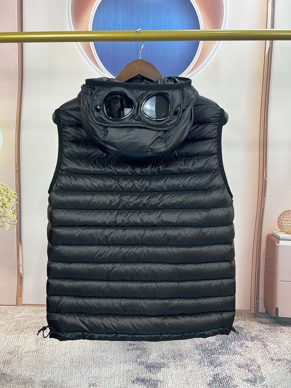 C.P. Company Quilted Goggle Hooded Down Gilet Black - 10