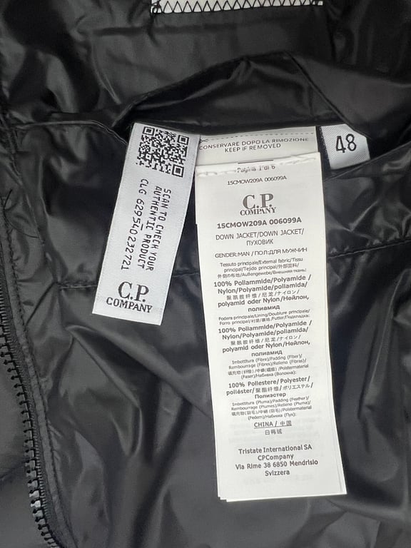C.P. Company Goggle Hood Puffer Jacket Black - 40