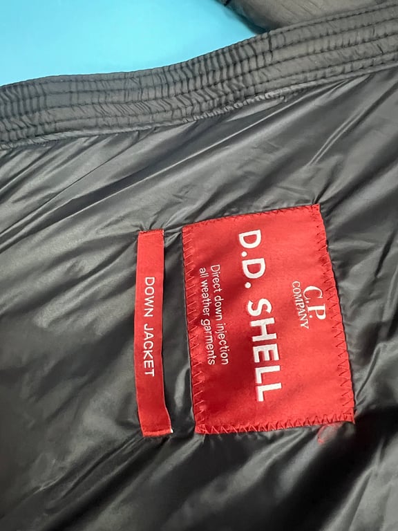 C.P. Company Goggle Hood Puffer Jacket Black - 46
