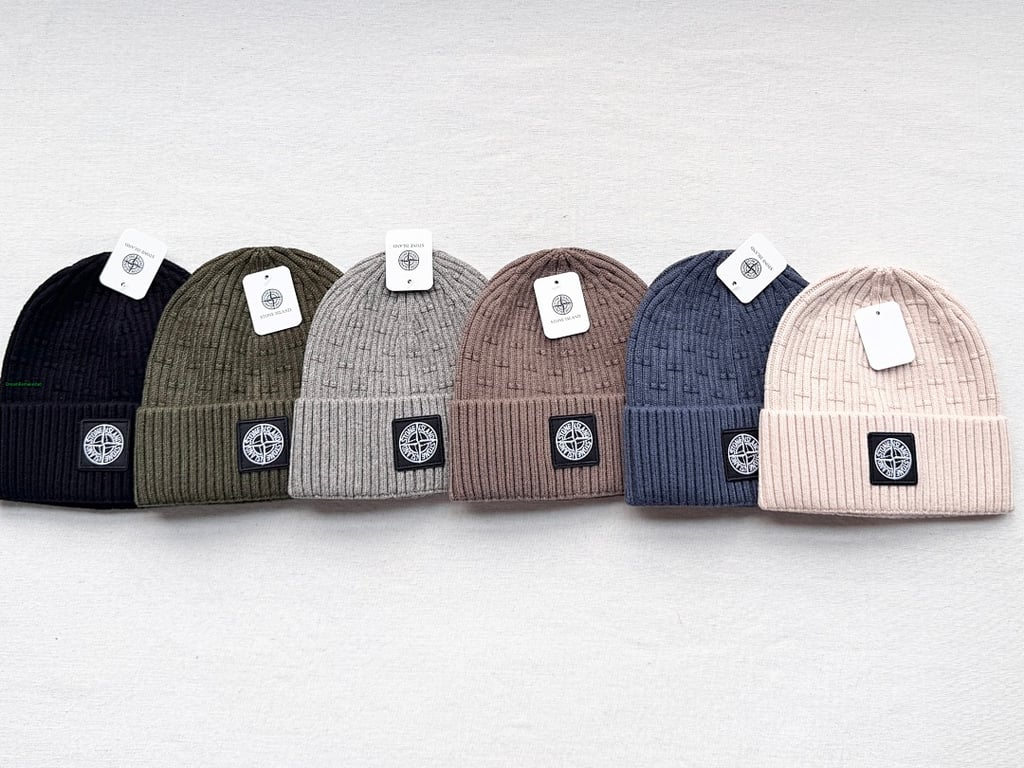 Stone Island Ribbed Beanie - 15