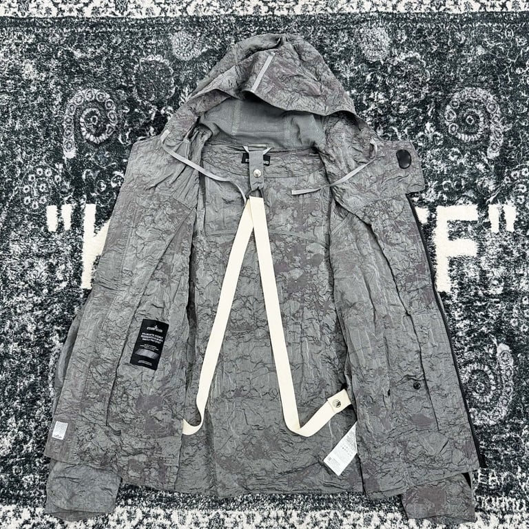 Stone Island 24SS Crinkle Nylon Jacket - 39