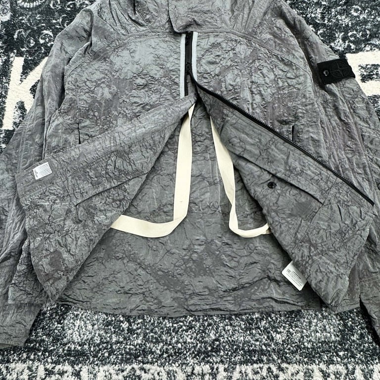 Stone Island 24SS Crinkle Nylon Jacket - 43