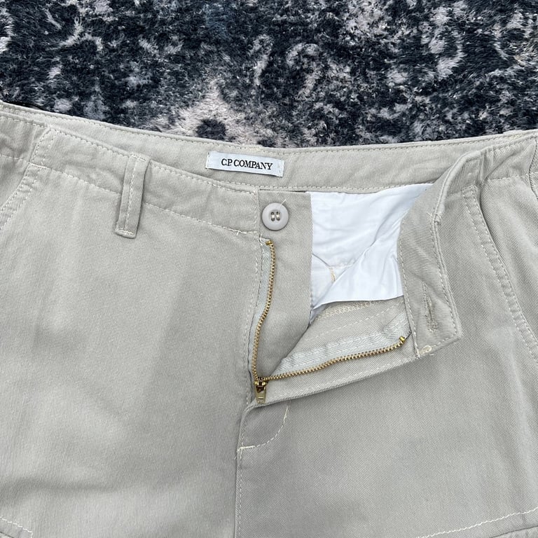 C.P. Company Lens Cargo Shorts - 34