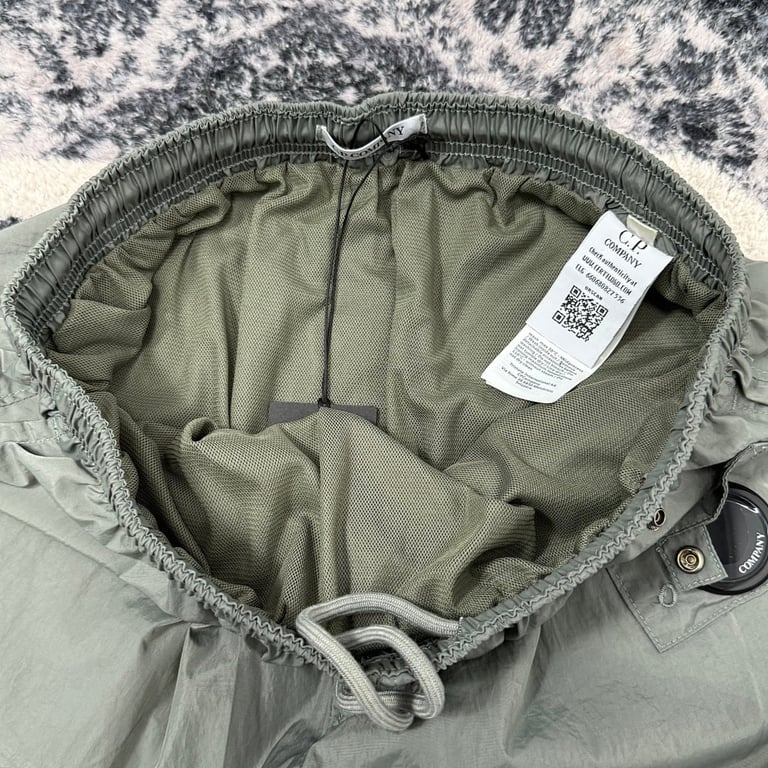 C.P. Company Nylon Lens Shorts - 15