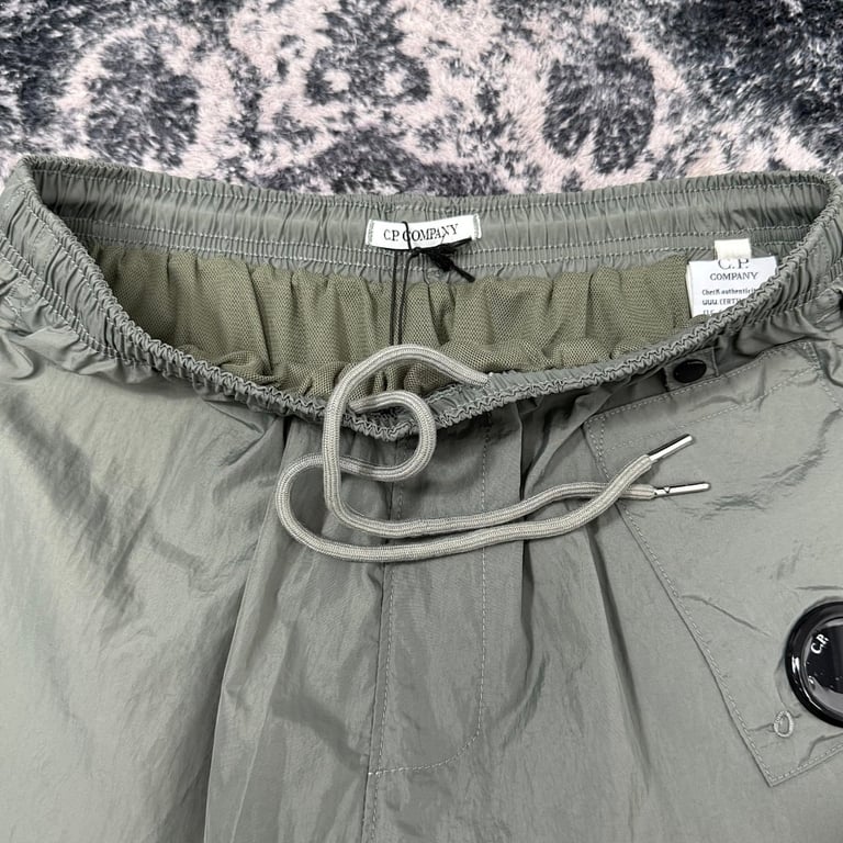 C.P. Company Nylon Lens Shorts - 16