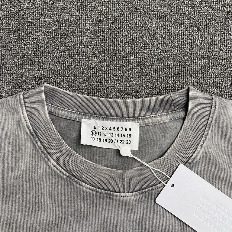 Maison Margiela Inverted Logo T-shirt - 16