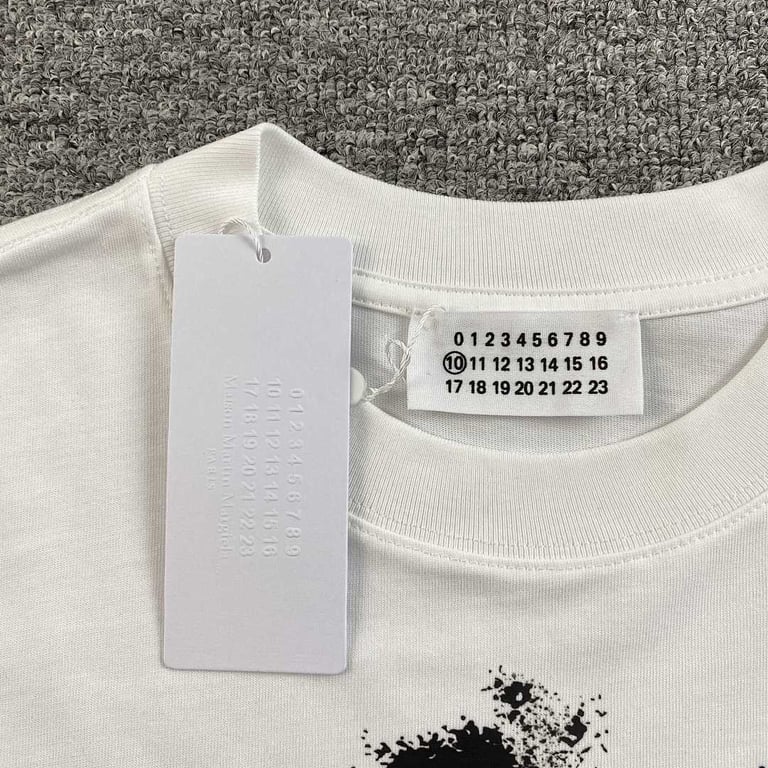 MM6 Maison Margiela Spray Graphic T-shirt - 10