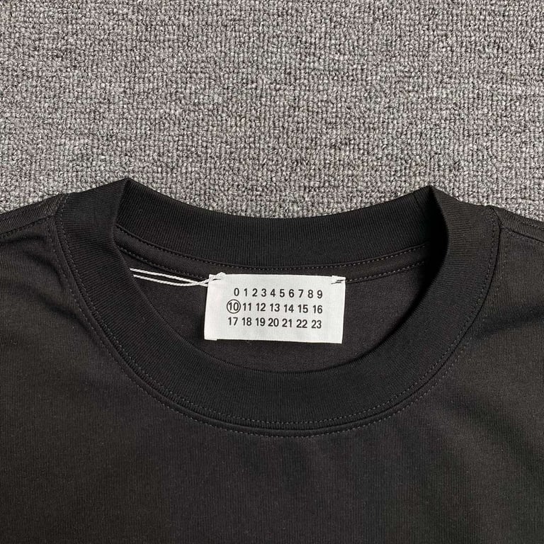 MM6 Maison Margiela Distressed Logo T-shirt - 11