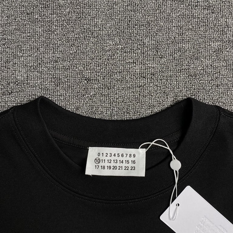 MM6 Maison Margiela Spray Graphic T-shirt - 11