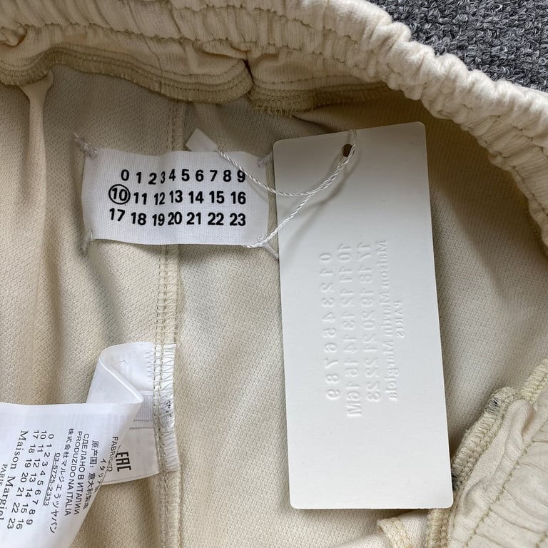 MM6 Maison Margiela Numeric Logo Shorts - 11