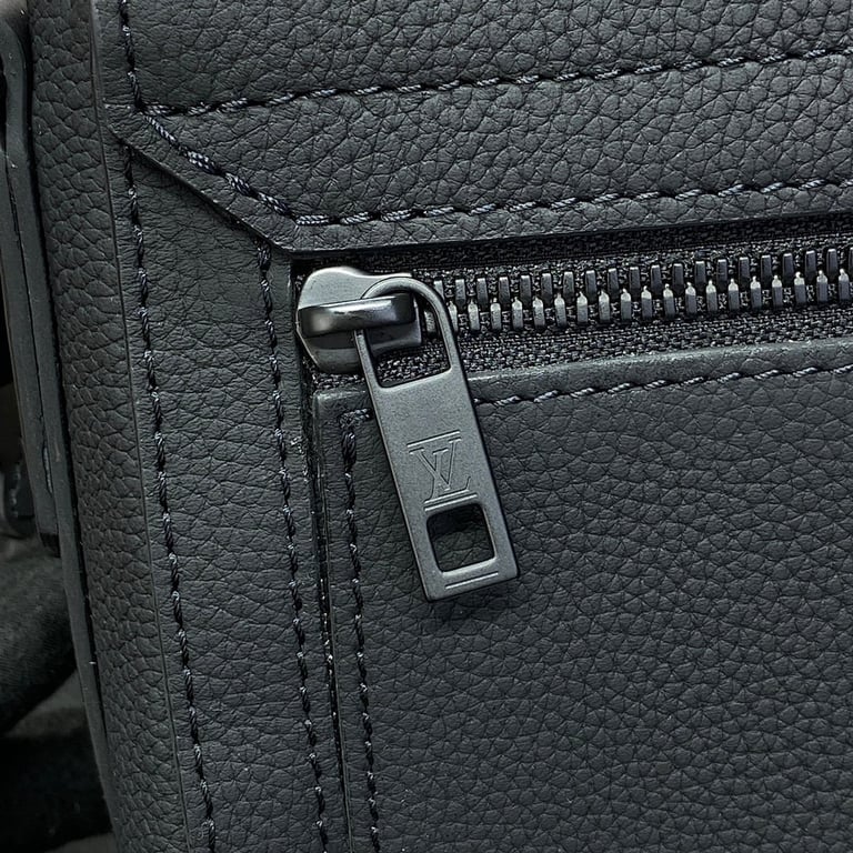 Louis Vuitton Aerogram Takeoff Messenger PM Black M24769 - 5